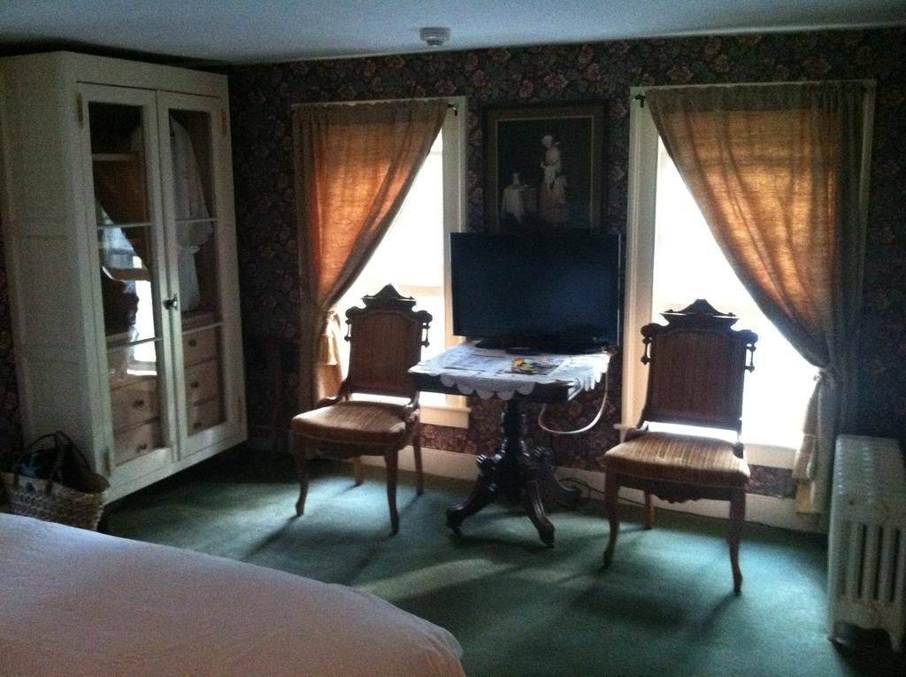Bushnell House Westbrook Room photo